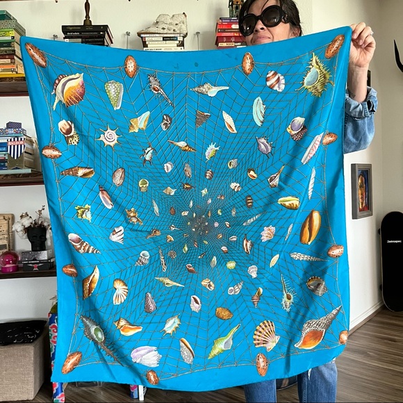 Gucci VTG Seashell Portal Silk Scarf - Picture 2 of 16